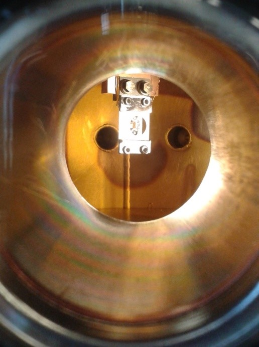 (3) Detail of the reactor chamber (special coating for highly reactive gases) with a heating sample stage.
